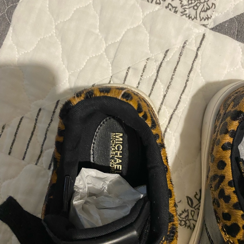 MICHAEL KORS Kai Leopard Print Calf Hair Sneaker MSRP: $195
Size 6M - Picture 3 of 7